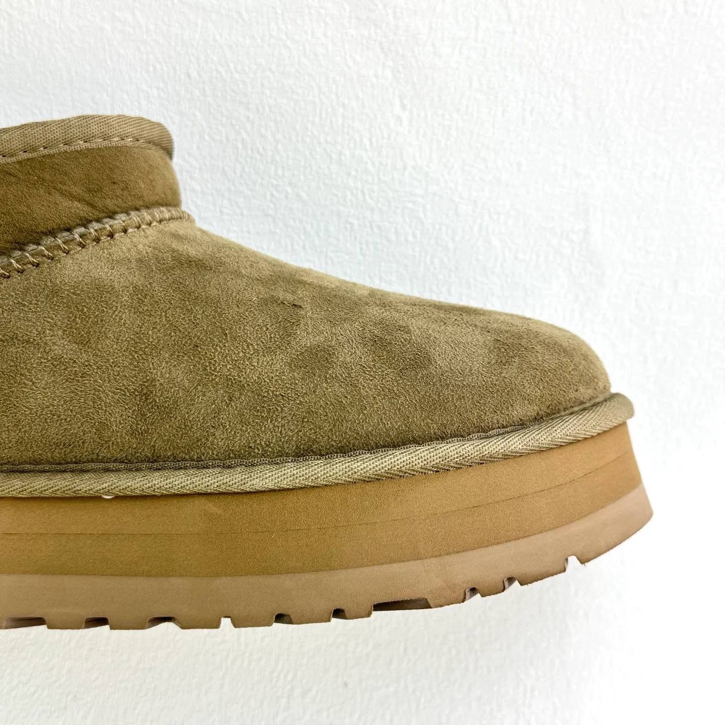 Self-pickup 💰440 Zhou Dongyu mini three-centimeter series snow boots/maroon gray black antelope brown carefully selected Longfeng sheep fur, fine texture, skin-friendly and breathable. The shoe collar is designed with simple tailoring. Easy to put on and take off. Fashionable personality. Comfortable Treadlite by ugg light wing EVA outsole. Comfortable cushioning. Size: 35 36 37 38 39 40